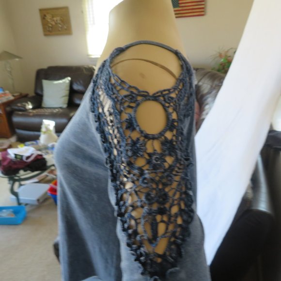 Women's PPLA Blue Lace Cold Shoulder Top - Picture 4 of 7
